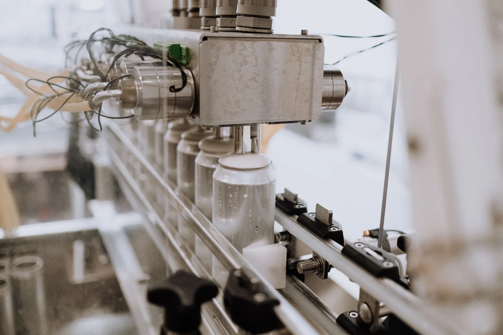 Ligne de conditionnement industrielle automatisée dans une usine